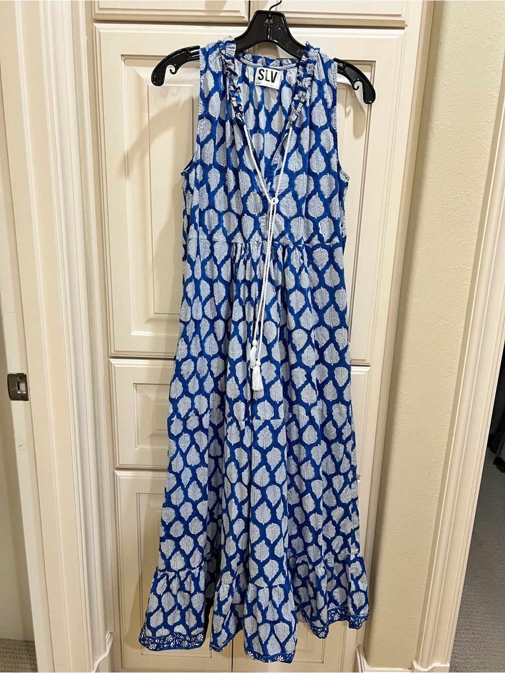 SLV Blue & White Patterned Sleeveless Maxi Dress